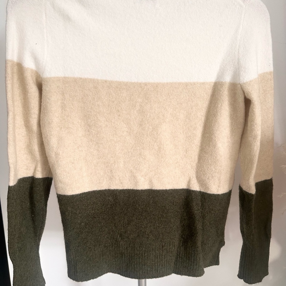 J. Crew Colorblock Sweater in Cream, White, and Olive XS - Picture 5 of 6